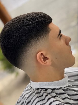Corte prolijo de perfil